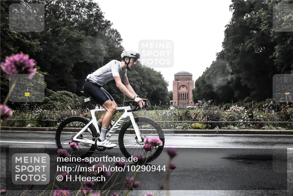 13.09.2026 - Stadtparktriathlon H.Heesch http://msf.ph/oto/10290944 13.09.2026 13:05:13 Radfahren 1272, 1336, 1386 meine-sportfotos.de