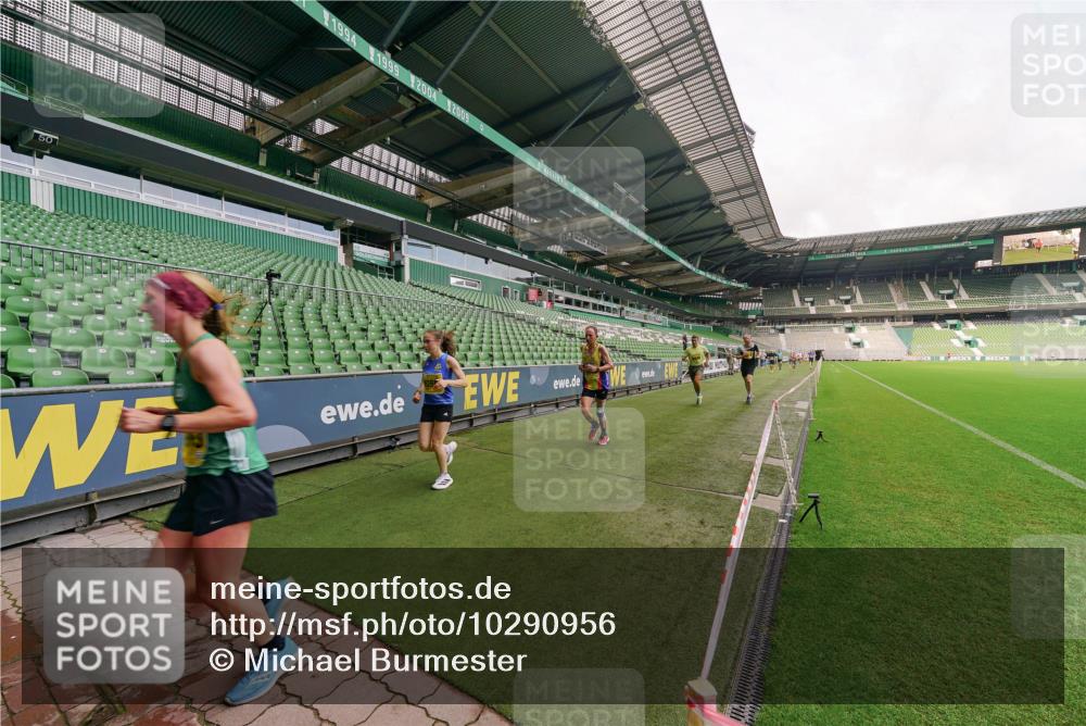 13.09.2026 - 21. swb-Marathon Bremen Michael Burmester http://msf.ph/oto/10290956 13.09.2026 10:21:54 Laufen im Stadion 10244, 10262, 10302, 10441, 10818, 10926, 10961, 11067, 11068, 11083, 11142, 11338, 11454, 11619, 11738, 11854, 11916, 11944, 11964, 12003, 12289, 12324, 12456, 12513, 12520, 12538, 12540, 13507, 13514, 13519, 13535, 13539, 13548, 13551, 13553, 13559, 13568, 13575, 13583, 13584, 13587, 13606, 13608, 13636, 13637, 13641, 10475, 11481, 11652, 12457, 12458, 13504, 13522, 13533, 13534, 13536, 13543, 13554, 13561, 13564, 13569 meine-sportfotos.de