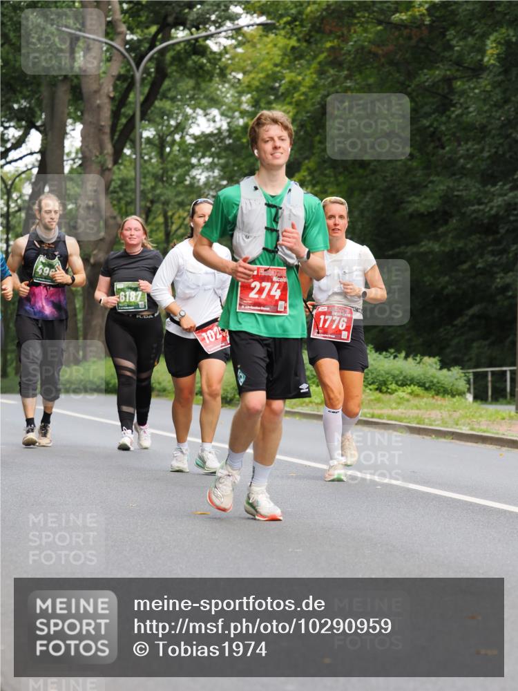 13.09.2026 - 21. swb-Marathon Bremen TobiasT http://msf.ph/oto/10290959 13.09.2026 12:33:04 Laufen 49, 6187, 102, 274, 1776 meine-sportfotos.de