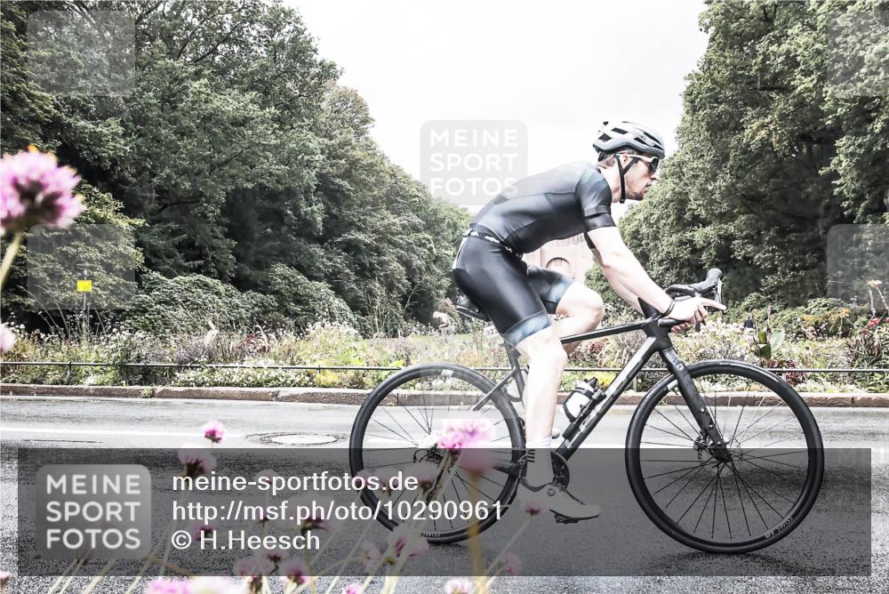 13.09.2026 - Stadtparktriathlon H.Heesch http://msf.ph/oto/10290961 13.09.2026 11:57:36 Radfahren 737, 743, 748, 825, 923, 937, 962, 1060 meine-sportfotos.de