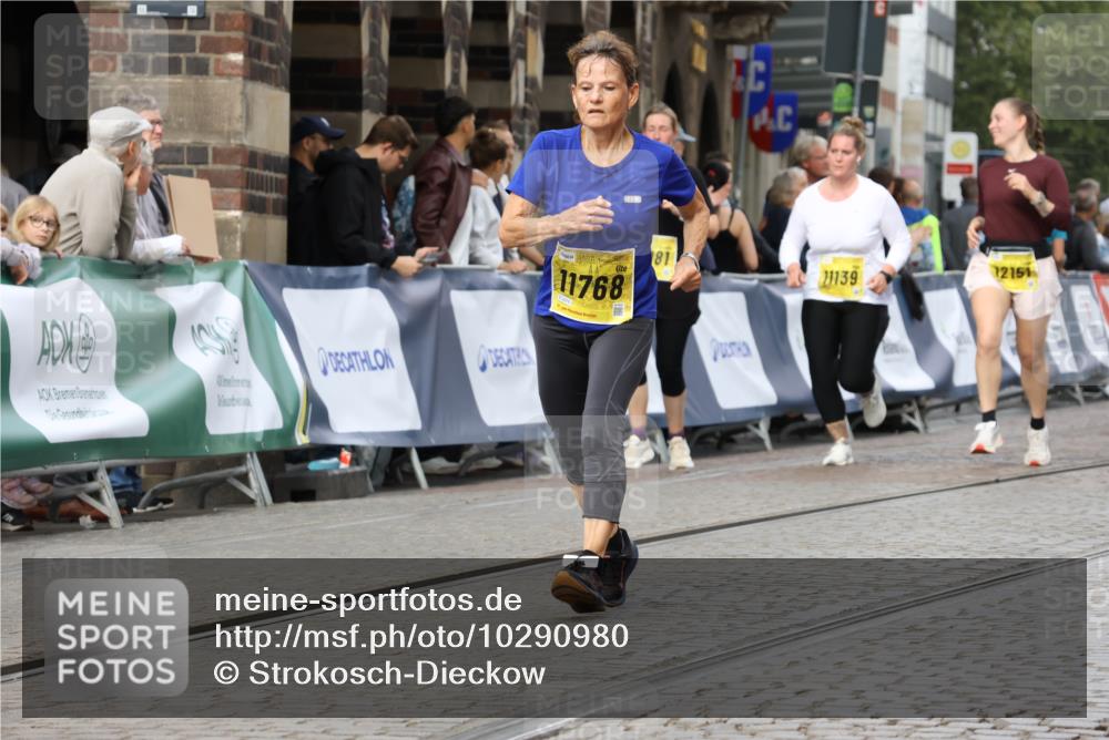 13.09.2026 - 21. swb-Marathon Bremen Strokosch-Dieckow http://msf.ph/oto/10290980 13.09.2026 11:16:15 Ziel 10474, 10665, 10900, 11217, 11307, 11549, 11613, 11778, 11897, 11940, 12046, 12306, 10242, 11181, 11200, 11274, 11385, 11573, 12057, 12539 meine-sportfotos.de