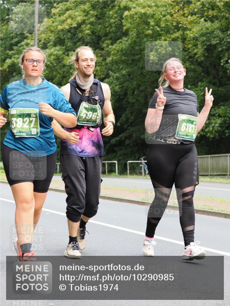 13.09.2026 - 21. swb-Marathon Bremen TobiasT http://msf.ph/oto/10290985 13.09.2026 12:33:12 Laufen 3827, 926, 496, 6181 meine-sportfotos.de