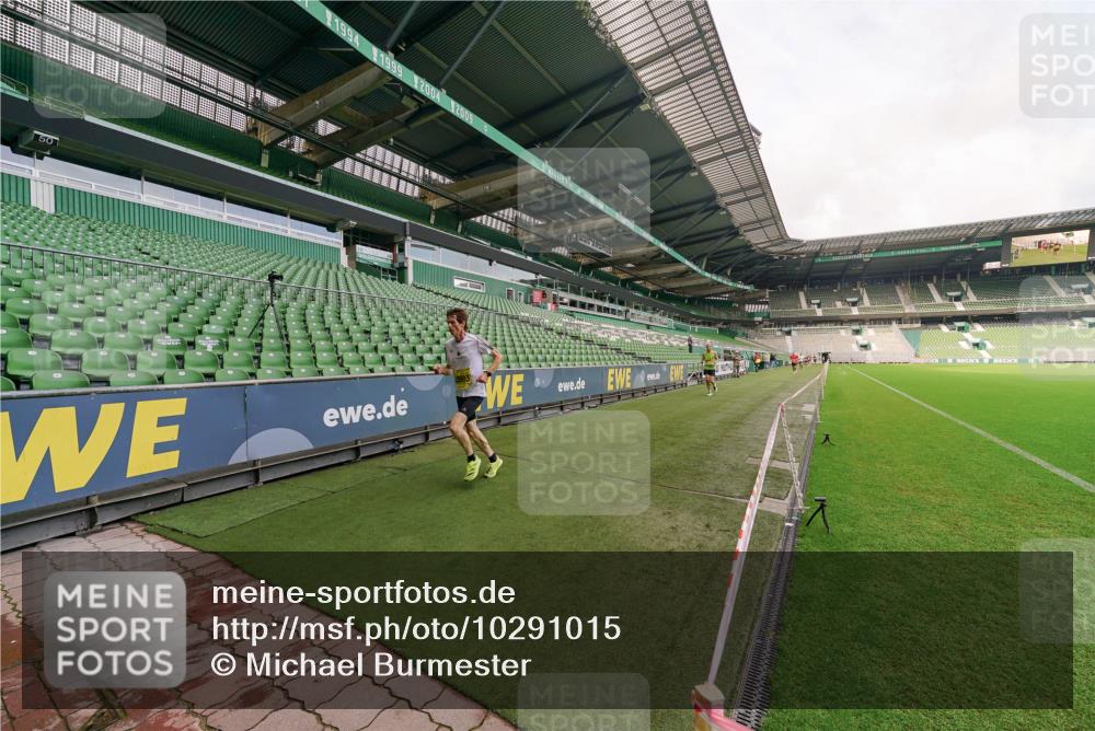 13.09.2026 - 21. swb-Marathon Bremen Michael Burmester http://msf.ph/oto/10291015 13.09.2026 10:22:20 Laufen im Stadion 10244, 10302, 10441, 10575, 10926, 11083, 11127, 11142, 11198, 11227, 11338, 11454, 11619, 11738, 11854, 11916, 11944, 12003, 12209, 12370, 12395, 12456, 12513, 12520, 12538, 13507, 13513, 13519, 13535, 13539, 13548, 13551, 13553, 13559, 13568, 13575, 13584, 13587, 13606, 13608, 13616, 13636, 13641, 13642, 10366, 10475, 11481, 11652, 12457, 13504, 13530, 13533, 13534, 13536, 13543, 13554, 13564 meine-sportfotos.de