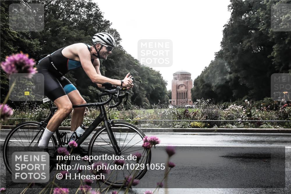 13.09.2026 - Stadtparktriathlon H.Heesch http://msf.ph/oto/10291055 13.09.2026 13:06:12 Radfahren 1322, 1323, 1369 meine-sportfotos.de