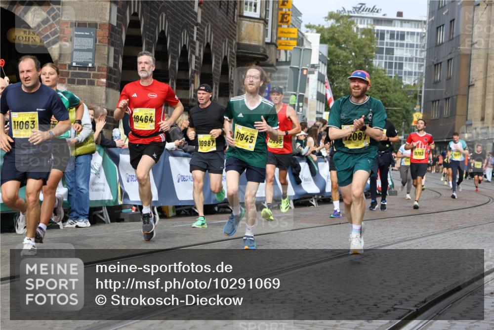 13.09.2026 - 21. swb-Marathon Bremen Strokosch-Dieckow http://msf.ph/oto/10291069 13.09.2026 10:45:51 Ziel 10318, 10352, 10536, 10541, 10583, 11063, 11088, 11209, 11232, 11478, 11749, 11835, 12290, 12355, 12475, 12534, 13532, 13628, 10436, 11956, 12556, 12557, 13529, 13612 meine-sportfotos.de