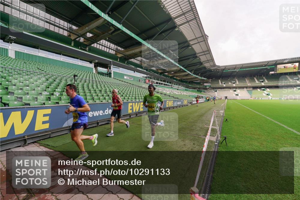 13.09.2026 - 21. swb-Marathon Bremen Michael Burmester http://msf.ph/oto/10291133 13.09.2026 10:23:27 Laufen im Stadion 10235, 10302, 10341, 10441, 10520, 10575, 10592, 10618, 10782, 10926, 11042, 11127, 11143, 11198, 11201, 11227, 11338, 11373, 11426, 11454, 11628, 11713, 11721, 11779, 11895, 11903, 11944, 12003, 12053, 12144, 12209, 12246, 12339, 12370, 12395, 12404, 12468, 12469, 12477, 12538, 13507, 13513, 13519, 13520, 13535, 13539, 13553, 13556, 13559, 13563, 13566, 13580, 13584, 13586, 13587, 13616, 13641, 13642, 10261, 10366, 10475, 11481, 11652, 13530, 13534 meine-sportfotos.de