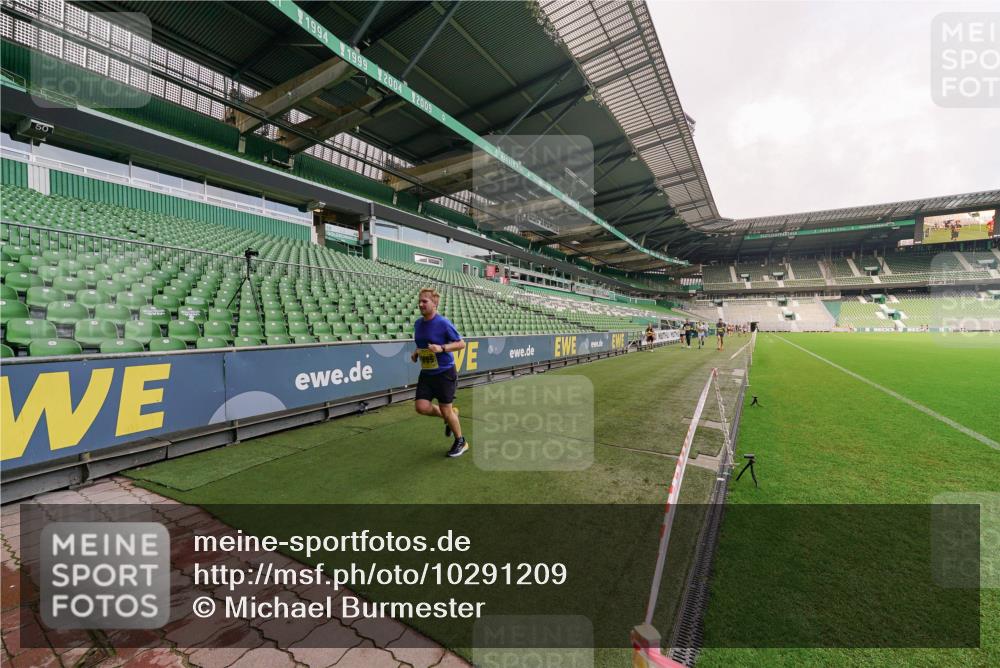 13.09.2026 - 21. swb-Marathon Bremen Michael Burmester http://msf.ph/oto/10291209 13.09.2026 10:23:58 Laufen im Stadion 10235, 10328, 10337, 10341, 10441, 10520, 10575, 10592, 10618, 10632, 10782, 10972, 11042, 11127, 11143, 11198, 11201, 11227, 11373, 11426, 11442, 11628, 11630, 11632, 11713, 11721, 11779, 11826, 11895, 11903, 12053, 12144, 12209, 12246, 12281, 12339, 12370, 12395, 12404, 12442, 12468, 12469, 12477, 12525, 13513, 13519, 13520, 13556, 13563, 13566, 13580, 13584, 13585, 13586, 13616, 13641, 13642, 10261, 10366, 13530 meine-sportfotos.de
