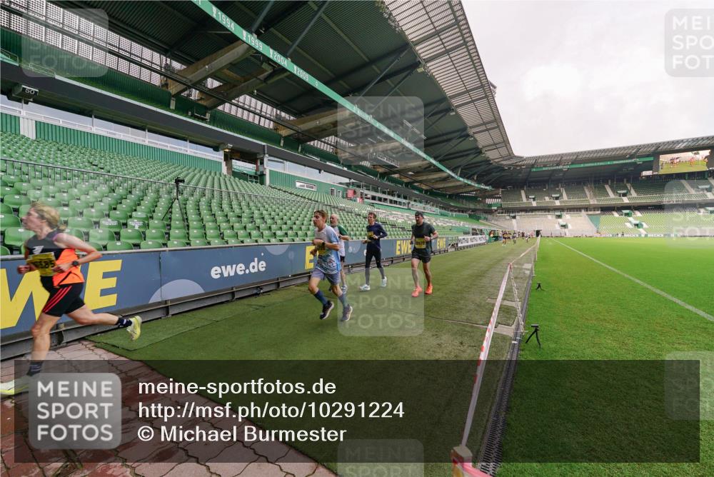 13.09.2026 - 21. swb-Marathon Bremen Michael Burmester http://msf.ph/oto/10291224 13.09.2026 10:24:04 Laufen im Stadion 10235, 10328, 10337, 10341, 10441, 10520, 10575, 10592, 10593, 10618, 10632, 10775, 10782, 10972, 11042, 11127, 11143, 11198, 11201, 11227, 11373, 11426, 11442, 11527, 11607, 11628, 11630, 11632, 11704, 11713, 11721, 11779, 11826, 11895, 11903, 12053, 12144, 12209, 12246, 12281, 12339, 12370, 12395, 12404, 12406, 12442, 12468, 12469, 12477, 12525, 13513, 13520, 13556, 13563, 13566, 13580, 13585, 13586, 13616, 13642, 10261 meine-sportfotos.de