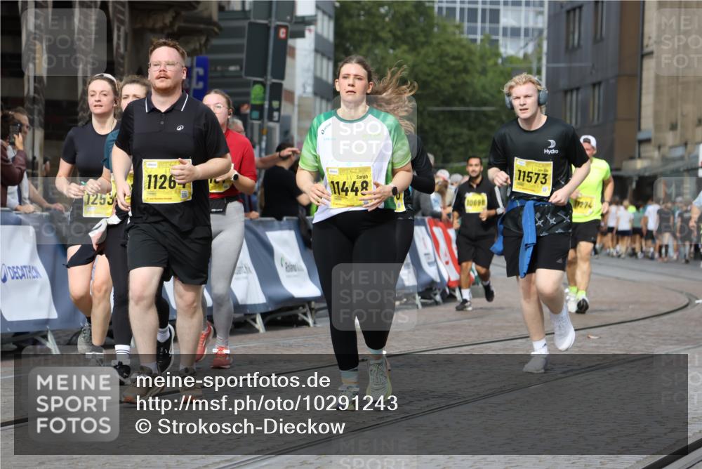 13.09.2026 - 21. swb-Marathon Bremen Strokosch-Dieckow http://msf.ph/oto/10291243 13.09.2026 11:16:22 Ziel 10474, 10665, 11081, 11139, 11217, 11549, 11613, 11768, 11940, 12046, 12151, 12306, 13508, 10242, 11274, 12102, 12158 meine-sportfotos.de