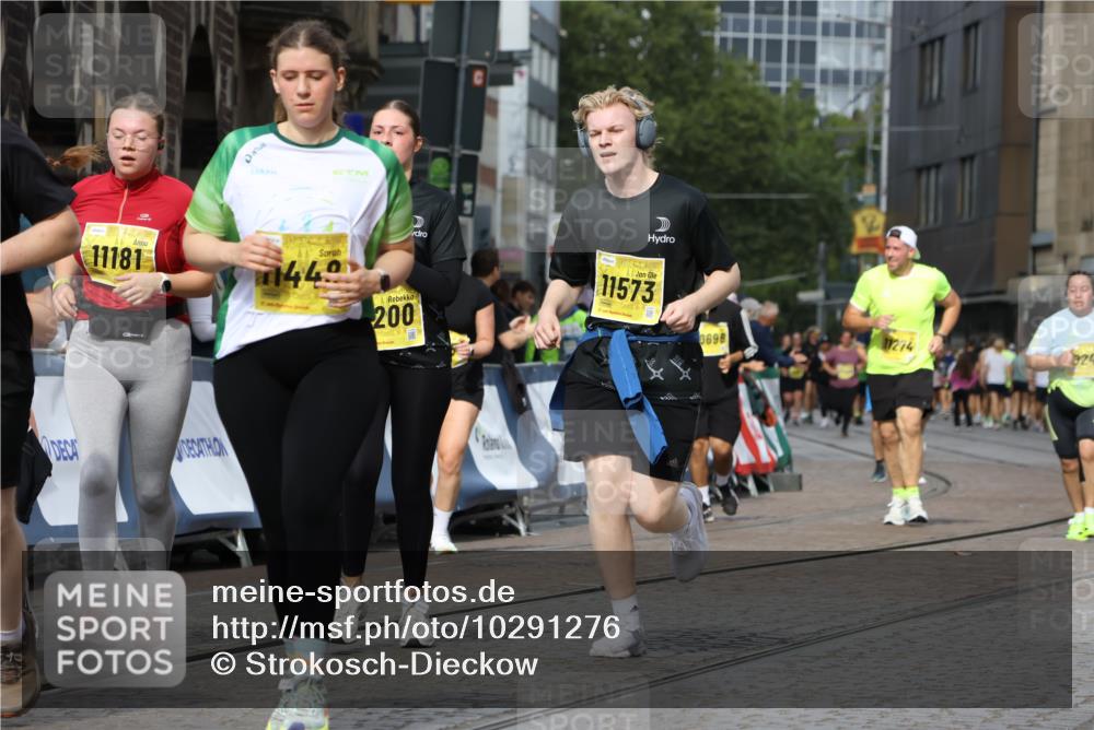 13.09.2026 - 21. swb-Marathon Bremen Strokosch-Dieckow http://msf.ph/oto/10291276 13.09.2026 11:16:23 Ziel 10474, 10665, 11081, 11139, 11217, 11549, 11613, 11768, 11940, 12046, 12151, 12306, 13508, 11274, 12102, 12158 meine-sportfotos.de