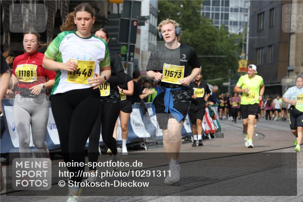 13.09.2026 - 21. swb-Marathon Bremen Strokosch-Dieckow http://msf.ph/oto/10291311 13.09.2026 11:16:23 Ziel 10474, 10665, 11081, 11139, 11217, 11549, 11613, 11768, 11940, 12046, 12151, 12306, 13508, 11274, 12102, 12158 meine-sportfotos.de
