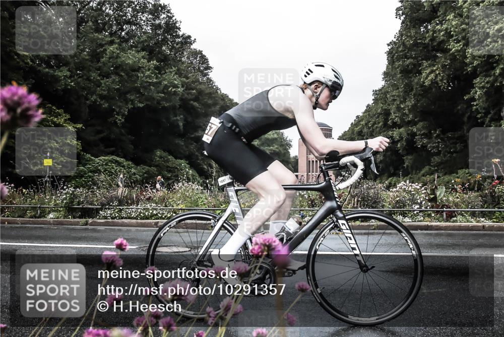 13.09.2026 - Stadtparktriathlon H.Heesch http://msf.ph/oto/10291357 13.09.2026 11:59:43 Radfahren 832, 1045, 1055, 1057 meine-sportfotos.de
