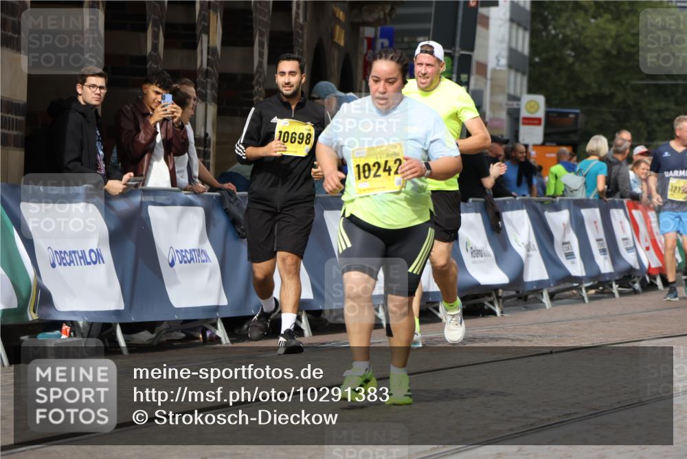 13.09.2026 - 21. swb-Marathon Bremen Strokosch-Dieckow http://msf.ph/oto/10291383 13.09.2026 11:16:30 Ziel 10665, 11026, 11081, 11139, 11181, 11200, 11264, 11385, 11448, 11573, 11613, 11768, 12151, 12306, 12539, 13508, 12102, 12158 meine-sportfotos.de
