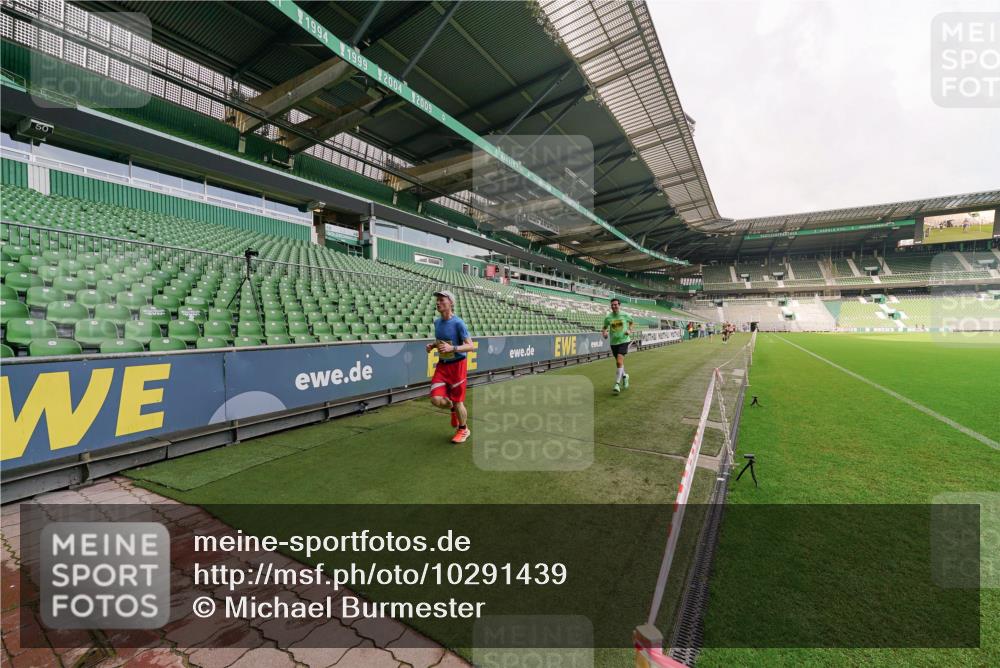 13.09.2026 - 21. swb-Marathon Bremen Michael Burmester http://msf.ph/oto/10291439 13.09.2026 10:24:59 Laufen im Stadion 10143, 10235, 10312, 10328, 10336, 10337, 10341, 10346, 10358, 10456, 10520, 10592, 10593, 10618, 10632, 10742, 10775, 10816, 10861, 10972, 10988, 11020, 11042, 11108, 11143, 11201, 11265, 11312, 11373, 11375, 11426, 11442, 11447, 11468, 11527, 11607, 11614, 11615, 11628, 11630, 11632, 11704, 11758, 11779, 11826, 11895, 11903, 11948, 12144, 12246, 12281, 12406, 12442, 12468, 12469, 12477, 12525, 13520, 13566, 13580, 13585, 13586, 10261 meine-sportfotos.de