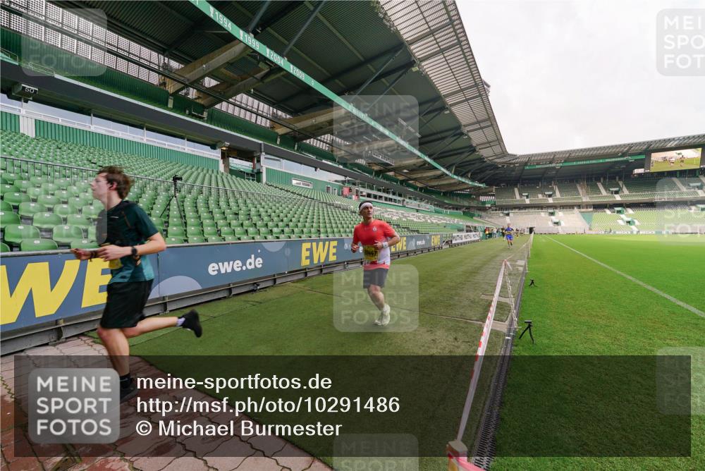 13.09.2026 - 21. swb-Marathon Bremen Michael Burmester http://msf.ph/oto/10291486 13.09.2026 10:25:14 Laufen im Stadion 10143, 10312, 10328, 10336, 10337, 10342, 10346, 10358, 10398, 10456, 10520, 10593, 10618, 10632, 10742, 10775, 10806, 10816, 10861, 10972, 10987, 10988, 11019, 11020, 11042, 11088, 11108, 11143, 11201, 11265, 11312, 11375, 11442, 11447, 11468, 11527, 11607, 11614, 11615, 11628, 11630, 11632, 11704, 11758, 11779, 11826, 11895, 11903, 11948, 12246, 12281, 12406, 12442, 12468, 12469, 12477, 12525, 13520, 13566, 13580, 13585, 13586 meine-sportfotos.de