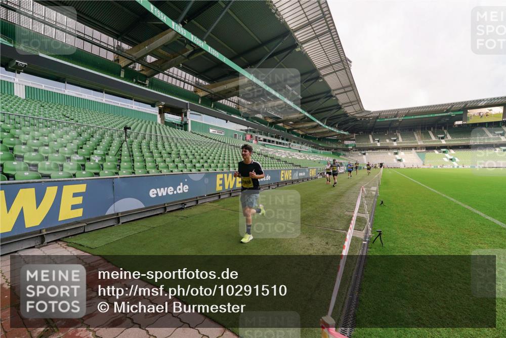 13.09.2026 - 21. swb-Marathon Bremen Michael Burmester http://msf.ph/oto/10291510 13.09.2026 10:25:30 Laufen im Stadion 10143, 10228, 10312, 10328, 10336, 10337, 10342, 10346, 10358, 10398, 10447, 10454, 10456, 10593, 10618, 10632, 10735, 10742, 10775, 10806, 10816, 10861, 10866, 10972, 10987, 10988, 11015, 11019, 11020, 11088, 11108, 11143, 11155, 11187, 11199, 11209, 11232, 11265, 11312, 11375, 11442, 11447, 11468, 11527, 11607, 11614, 11615, 11630, 11632, 11704, 11758, 11779, 11826, 11895, 11948, 12246, 12281, 12406, 12442, 12468, 12525, 13520, 13585, 13586 meine-sportfotos.de
