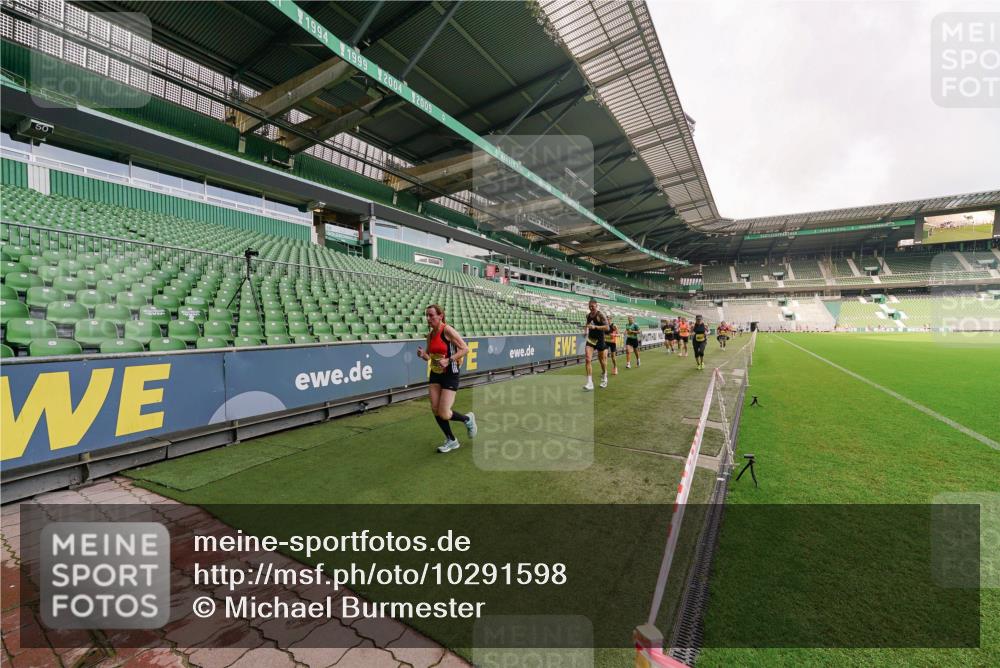 13.09.2026 - 21. swb-Marathon Bremen Michael Burmester http://msf.ph/oto/10291598 13.09.2026 10:26:03 Laufen im Stadion 10143, 10210, 10214, 10228, 10312, 10318, 10328, 10336, 10337, 10342, 10346, 10352, 10358, 10398, 10436, 10445, 10447, 10454, 10456, 10464, 10536, 10541, 10583, 10593, 10632, 10735, 10742, 10775, 10806, 10807, 10816, 10861, 10866, 10987, 10988, 11015, 11019, 11020, 11088, 11108, 11130, 11135, 11155, 11187, 11199, 11209, 11232, 11265, 11279, 11312, 11375, 11442, 11447, 11468, 11527, 11607, 11614, 11615, 11630, 11704, 11758, 11948, 12281, 12406 meine-sportfotos.de