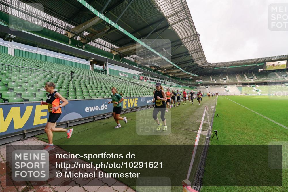 13.09.2026 - 21. swb-Marathon Bremen Michael Burmester http://msf.ph/oto/10291621 13.09.2026 10:26:06 Laufen im Stadion 10143, 10210, 10214, 10228, 10312, 10318, 10319, 10336, 10337, 10342, 10346, 10352, 10358, 10398, 10436, 10445, 10447, 10454, 10456, 10464, 10504, 10536, 10541, 10583, 10593, 10632, 10735, 10742, 10775, 10806, 10807, 10816, 10861, 10866, 10873, 10987, 10988, 10992, 11015, 11019, 11020, 11088, 11108, 11130, 11135, 11155, 11187, 11199, 11209, 11232, 11265, 11279, 11312, 11375, 11442, 11447, 11468, 11527, 11607, 11614, 11615, 11704, 11758, 11948, 12281, 12406 meine-sportfotos.de