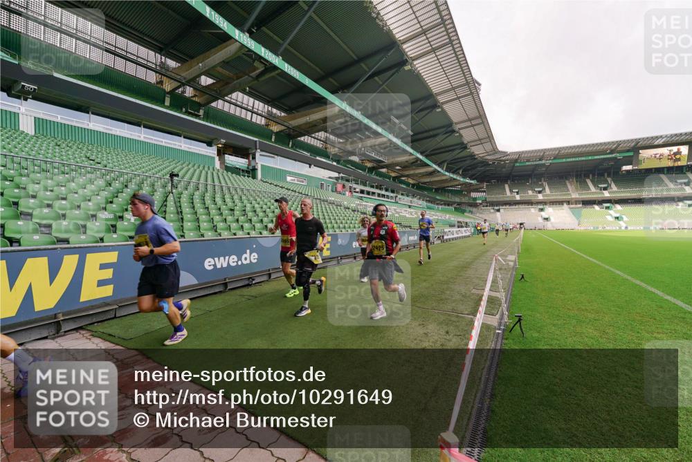 13.09.2026 - 21. swb-Marathon Bremen Michael Burmester http://msf.ph/oto/10291649 13.09.2026 10:26:10 Laufen im Stadion 10143, 10210, 10214, 10228, 10289, 10312, 10318, 10319, 10336, 10342, 10346, 10352, 10358, 10398, 10436, 10445, 10447, 10454, 10456, 10464, 10504, 10536, 10541, 10583, 10593, 10632, 10735, 10742, 10775, 10806, 10807, 10816, 10861, 10866, 10873, 10987, 10988, 10992, 11015, 11019, 11020, 11063, 11088, 11108, 11130, 11135, 11155, 11187, 11199, 11209, 11232, 11265, 11279, 11312, 11375, 11447, 11468, 11527, 11607, 11614, 11615, 11704, 11758, 11948, 12406 meine-sportfotos.de