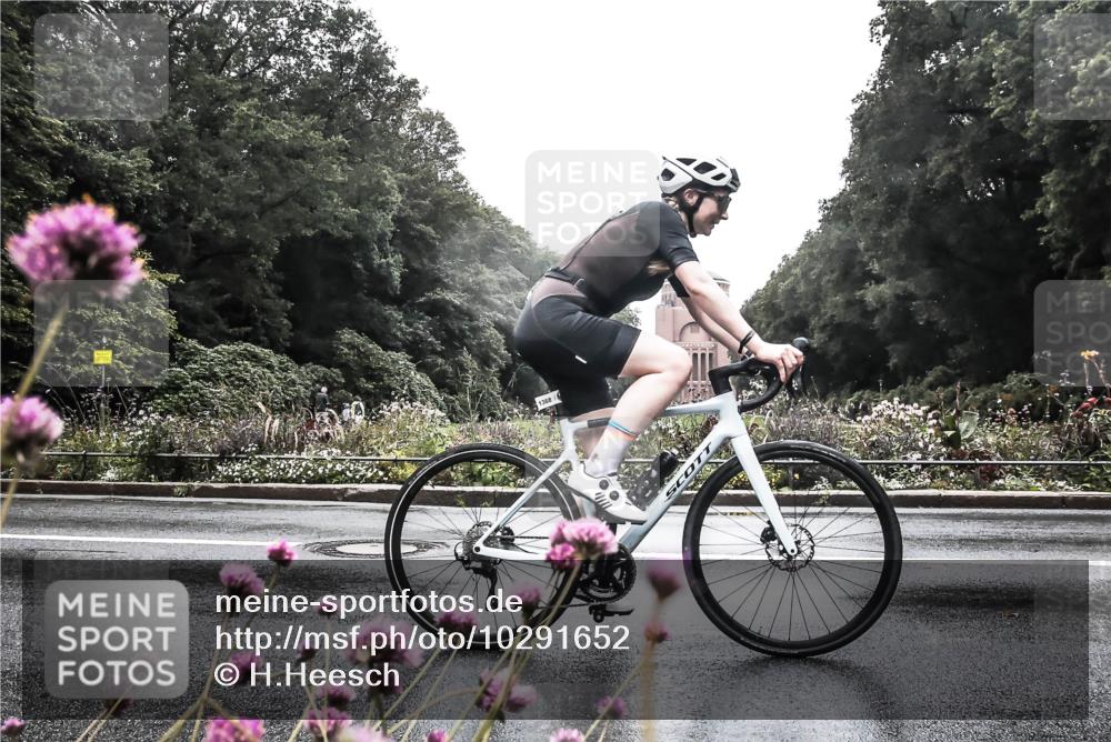 13.09.2026 - Stadtparktriathlon H.Heesch http://msf.ph/oto/10291652 13.09.2026 13:09:39 Radfahren 1321, 1368, 1387 meine-sportfotos.de