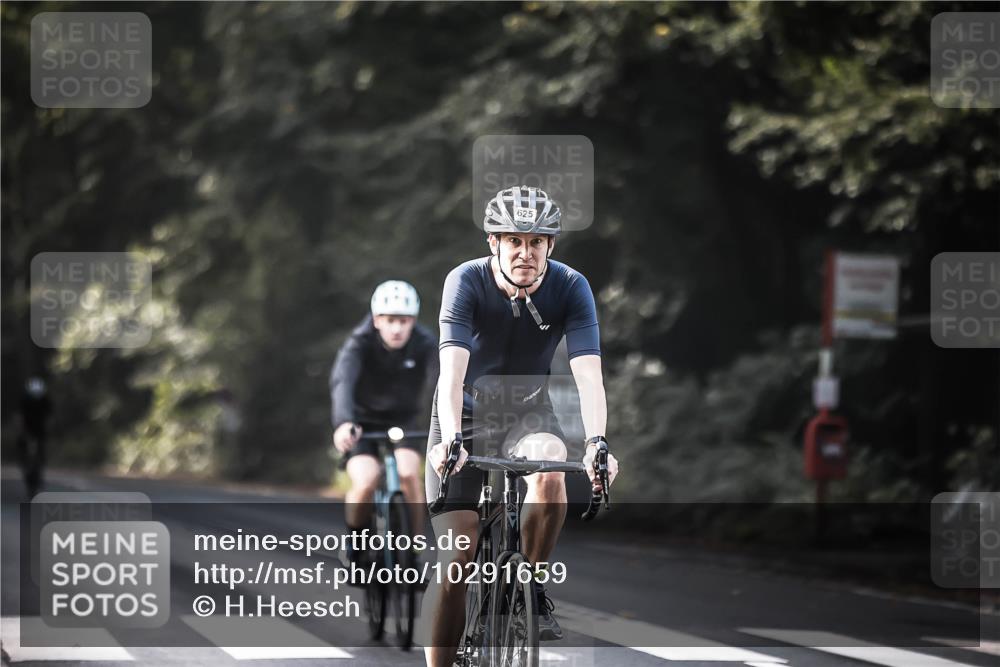 13.09.2026 - Stadtparktriathlon H.Heesch http://msf.ph/oto/10291659 13.09.2026 11:25:38 Radfahren 593, 603, 625, 683, 766, 771, 801, 818 meine-sportfotos.de