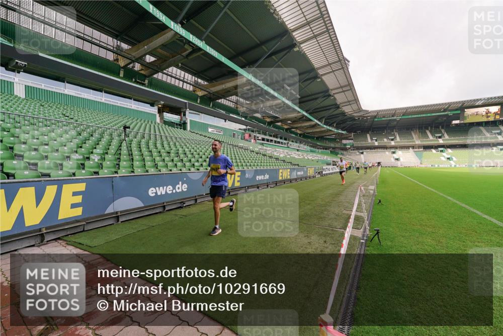 13.09.2026 - 21. swb-Marathon Bremen Michael Burmester http://msf.ph/oto/10291669 13.09.2026 10:26:12 Laufen im Stadion 10143, 10210, 10214, 10228, 10289, 10312, 10318, 10319, 10336, 10342, 10346, 10352, 10358, 10398, 10436, 10445, 10447, 10454, 10456, 10464, 10504, 10536, 10541, 10583, 10593, 10735, 10742, 10744, 10775, 10806, 10807, 10816, 10861, 10866, 10873, 10987, 10988, 10992, 11015, 11019, 11020, 11063, 11088, 11108, 11130, 11135, 11155, 11187, 11199, 11209, 11232, 11265, 11279, 11312, 11375, 11447, 11468, 11607, 11614, 11615, 11704, 11758, 11948 meine-sportfotos.de