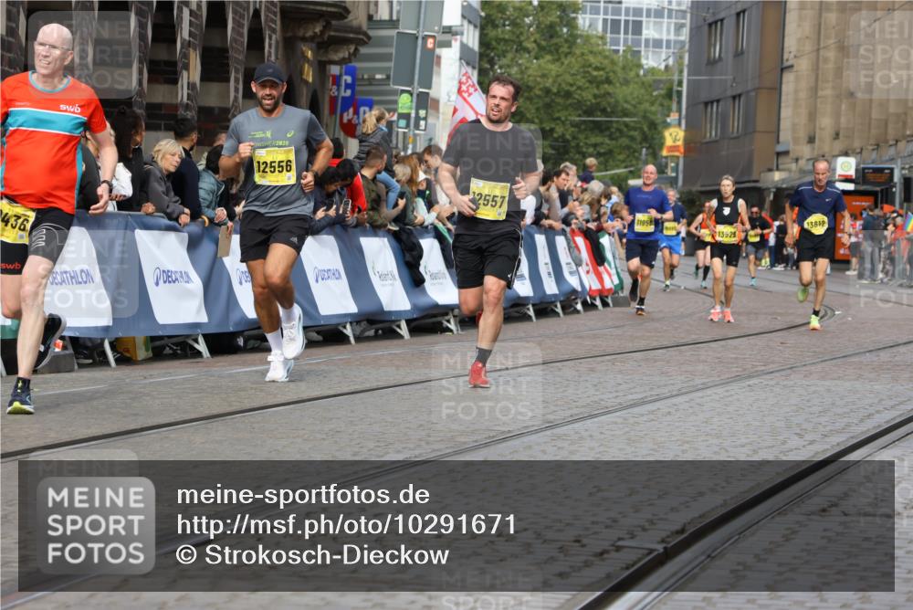 13.09.2026 - 21. swb-Marathon Bremen Strokosch-Dieckow http://msf.ph/oto/10291671 13.09.2026 10:46:03 Ziel 10464, 10541, 10583, 10987, 11015, 11063, 11279, 11559, 11762, 11845, 12033, 12069, 12087, 12290, 12355, 13532, 13595, 13628, 10447, 10992, 11706, 11925, 11926, 13609, 13640 meine-sportfotos.de