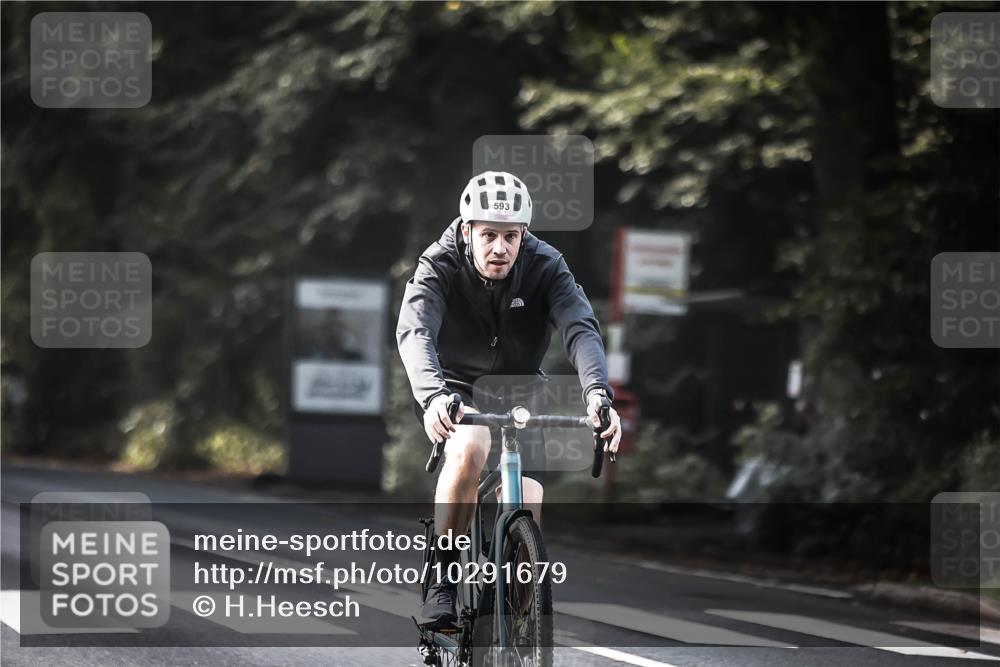 13.09.2026 - Stadtparktriathlon H.Heesch http://msf.ph/oto/10291679 13.09.2026 11:25:39 Radfahren 593, 603, 625, 683, 766, 771, 801 meine-sportfotos.de