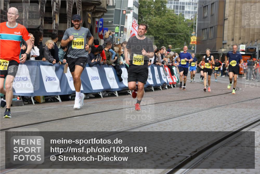 13.09.2026 - 21. swb-Marathon Bremen Strokosch-Dieckow http://msf.ph/oto/10291691 13.09.2026 10:46:03 Ziel 10464, 10541, 10583, 10987, 11015, 11063, 11279, 11559, 11762, 11845, 12033, 12069, 12087, 12290, 12355, 13532, 13595, 13628, 10447, 10992, 11706, 11925, 11926, 13609, 13640 meine-sportfotos.de