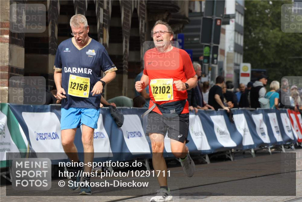 13.09.2026 - 21. swb-Marathon Bremen Strokosch-Dieckow http://msf.ph/oto/10291711 13.09.2026 11:16:40 Ziel 10242, 11026, 11081, 11139, 11181, 11200, 11264, 11274, 11385, 11448, 11573, 12057, 12151, 12539, 13508, 10679, 11456, 11867, 12089 meine-sportfotos.de