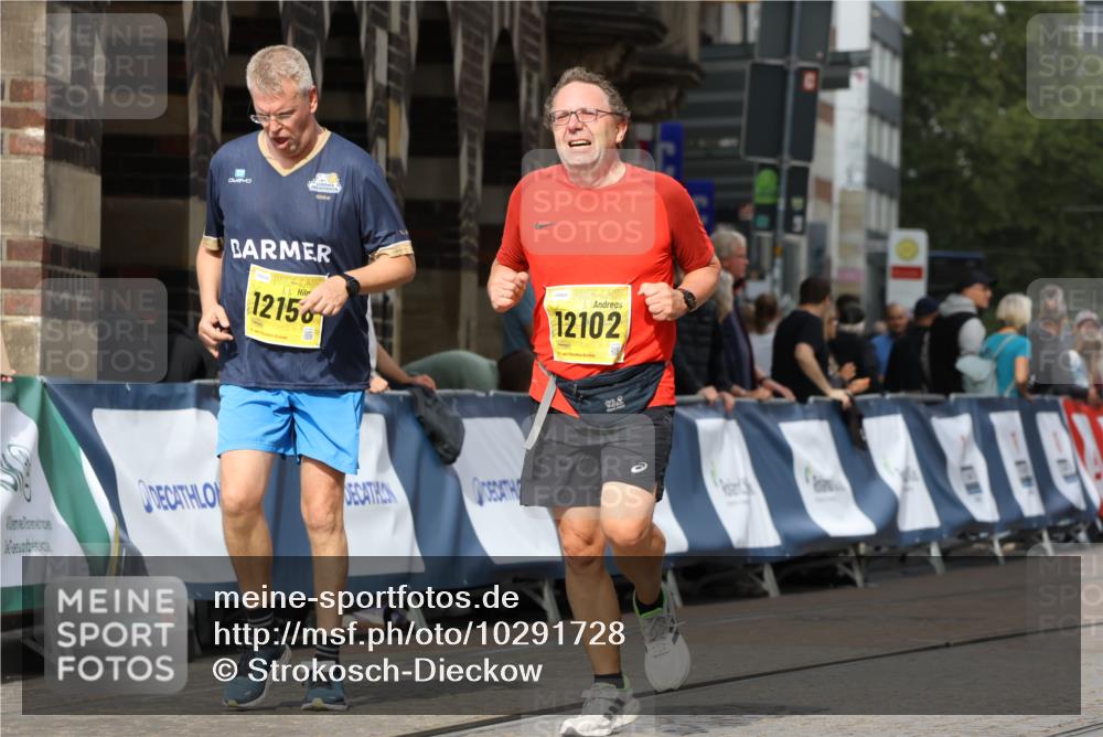 13.09.2026 - 21. swb-Marathon Bremen Strokosch-Dieckow http://msf.ph/oto/10291728 13.09.2026 11:16:40 Ziel 10242, 11026, 11081, 11139, 11181, 11200, 11264, 11274, 11385, 11448, 11573, 12057, 12151, 12539, 13508, 10679, 11456, 11867, 12089 meine-sportfotos.de