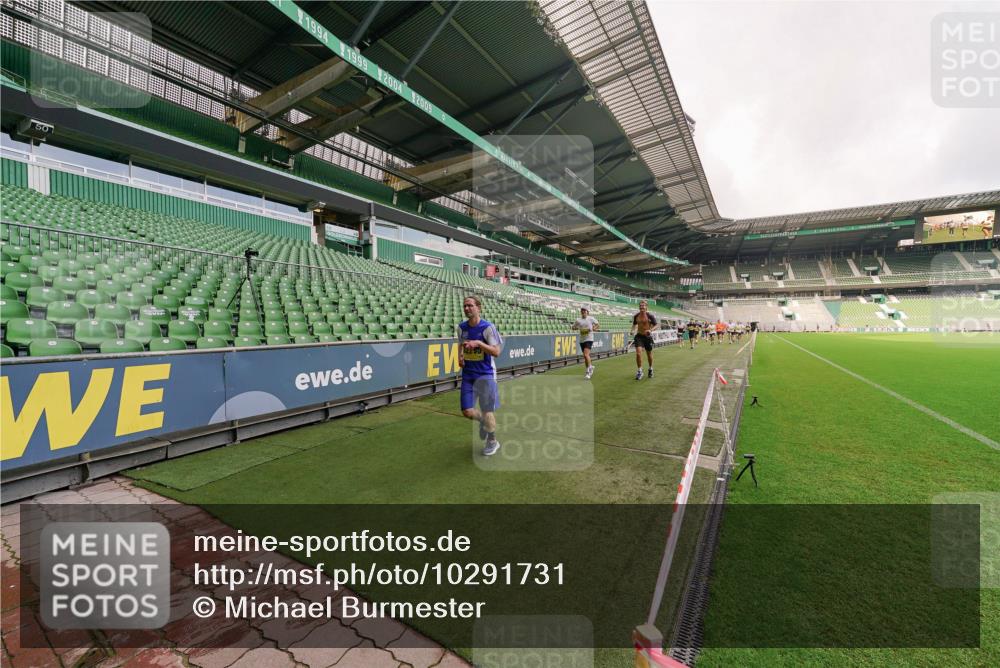 13.09.2026 - 21. swb-Marathon Bremen Michael Burmester http://msf.ph/oto/10291731 13.09.2026 10:26:31 Laufen im Stadion 10096, 10143, 10172, 10210, 10214, 10228, 10231, 10289, 10312, 10318, 10319, 10336, 10342, 10346, 10352, 10398, 10436, 10445, 10447, 10454, 10464, 10489, 10504, 10514, 10536, 10541, 10583, 10628, 10638, 10735, 10742, 10744, 10806, 10807, 10861, 10866, 10873, 10897, 10956, 10987, 10988, 10992, 11015, 11019, 11020, 11060, 11063, 11088, 11108, 11110, 11130, 11135, 11155, 11187, 11193, 11199, 11209, 11232, 11279, 11312, 11447, 11614 meine-sportfotos.de
