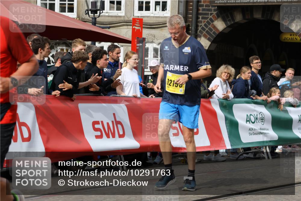 13.09.2026 - 21. swb-Marathon Bremen Strokosch-Dieckow http://msf.ph/oto/10291763 13.09.2026 11:16:44 Ziel 10242, 11026, 11181, 11200, 11264, 11274, 11385, 11448, 11573, 12057, 12102, 12539, 10679, 11456, 11867, 12089 meine-sportfotos.de