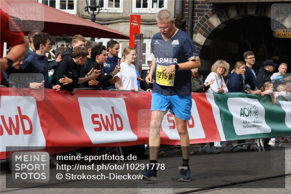 13.09.2026 - 21. swb-Marathon Bremen Strokosch-Dieckow http://msf.ph/oto/10291778 13.09.2026 11:16:44 Ziel 10242, 11026, 11181, 11200, 11264, 11274, 11385, 11448, 11573, 12057, 12102, 12539, 10679, 11456, 11867, 12089 meine-sportfotos.de