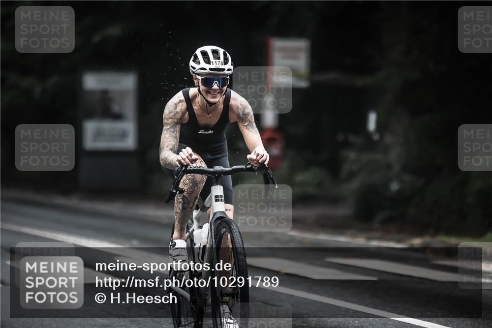 13.09.2026 - Stadtparktriathlon H.Heesch http://msf.ph/oto/10291789 13.09.2026 12:43:11 Radfahren 1073, 1178, 1301, 1303 meine-sportfotos.de