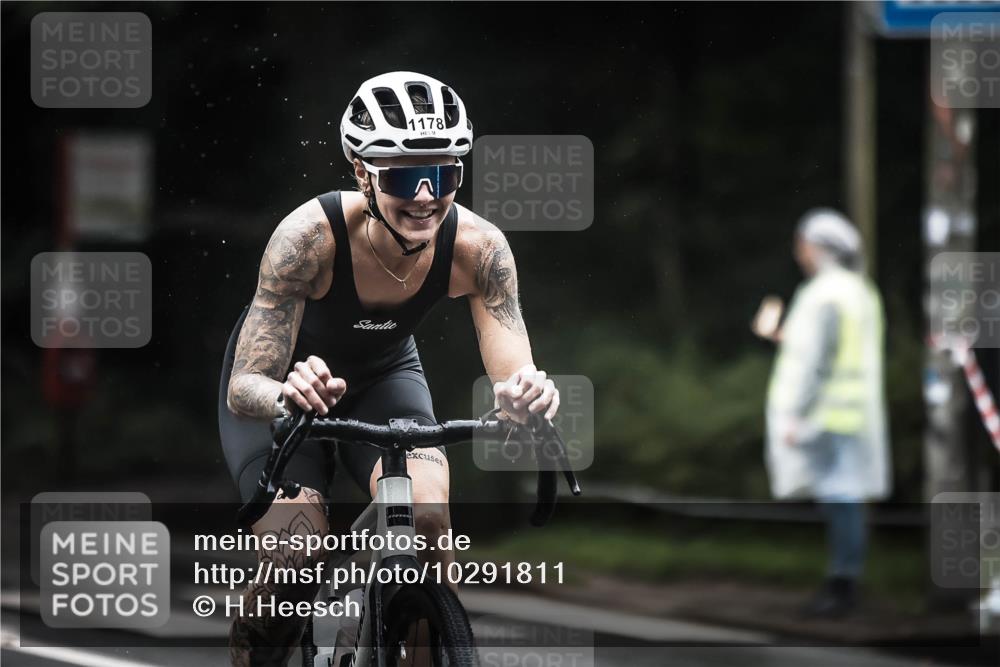 13.09.2026 - Stadtparktriathlon H.Heesch http://msf.ph/oto/10291811 13.09.2026 12:43:12 Radfahren 1073, 1178, 1195, 1301 meine-sportfotos.de