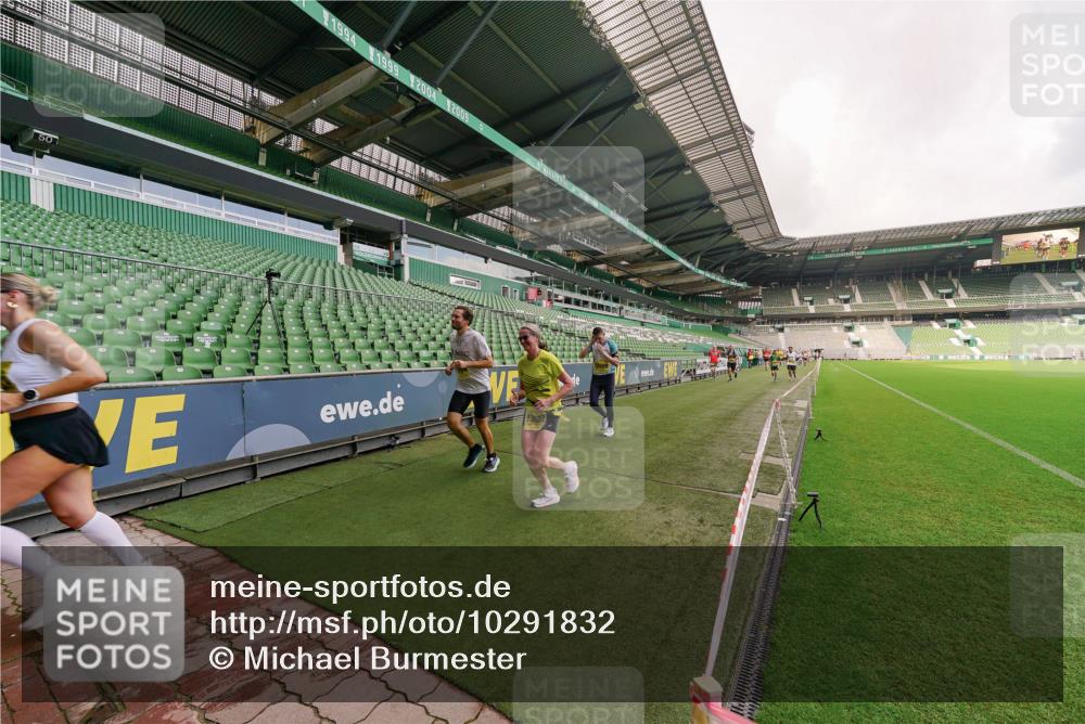 13.09.2026 - 21. swb-Marathon Bremen Michael Burmester http://msf.ph/oto/10291832 13.09.2026 10:26:49 Laufen im Stadion 10096, 10142, 10172, 10210, 10214, 10228, 10231, 10269, 10289, 10310, 10312, 10318, 10319, 10342, 10346, 10352, 10398, 10436, 10445, 10447, 10454, 10464, 10489, 10504, 10514, 10536, 10541, 10566, 10583, 10628, 10638, 10735, 10742, 10744, 10806, 10807, 10866, 10873, 10897, 10898, 10956, 10987, 10988, 10992, 11015, 11019, 11020, 11060, 11063, 11088, 11108, 11110, 11130, 11135, 11148, 11155, 11187, 11193, 11199, 11209, 11232, 11279, 11312, 11447, 11614 meine-sportfotos.de