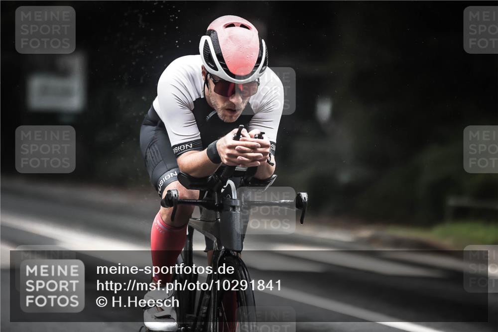 13.09.2026 - Stadtparktriathlon H.Heesch http://msf.ph/oto/10291841 13.09.2026 12:43:14 Radfahren 1073, 1178, 1195, 1301 meine-sportfotos.de