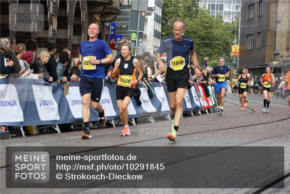 13.09.2026 - 21. swb-Marathon Bremen Strokosch-Dieckow http://msf.ph/oto/10291845 13.09.2026 10:46:09 Ziel 10436, 10464, 10541, 10987, 11015, 11063, 11279, 11559, 11762, 11845, 12033, 12069, 12087, 12556, 12557, 13532, 13595, 10228, 11706, 11925, 11926, 13609, 13640 meine-sportfotos.de