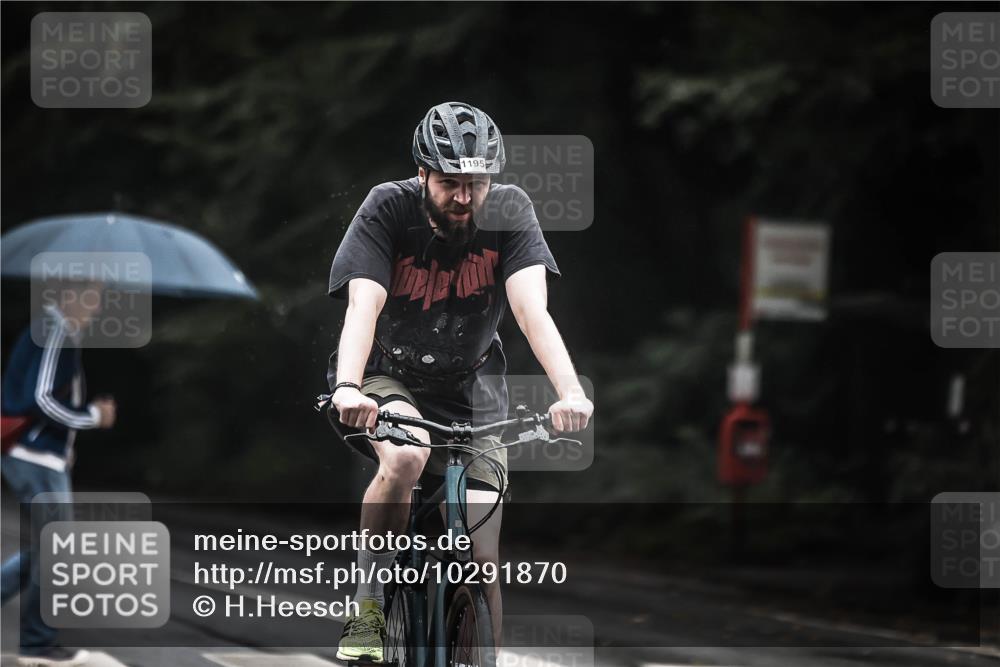 13.09.2026 - Stadtparktriathlon H.Heesch http://msf.ph/oto/10291870 13.09.2026 12:43:18 Radfahren 1077, 1195, 1229, 1301 meine-sportfotos.de