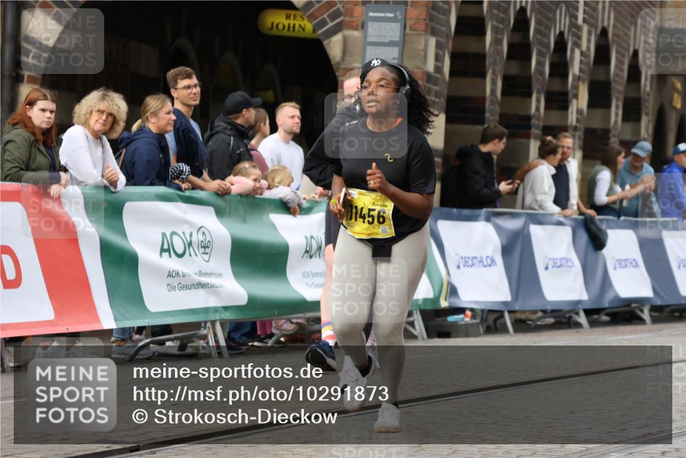 13.09.2026 - 21. swb-Marathon Bremen Strokosch-Dieckow http://msf.ph/oto/10291873 13.09.2026 11:16:59 Ziel 10679, 11274, 12102, 12158, 10295, 10335, 10999, 11355, 11461, 11495, 11653, 11672, 12101, 12287 meine-sportfotos.de