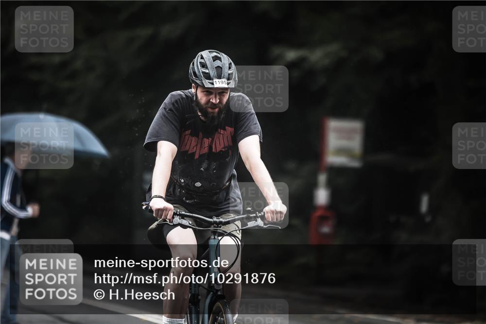 13.09.2026 - Stadtparktriathlon H.Heesch http://msf.ph/oto/10291876 13.09.2026 12:43:19 Radfahren 1077, 1195, 1229, 1301 meine-sportfotos.de