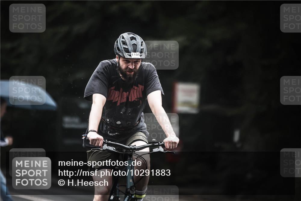 13.09.2026 - Stadtparktriathlon H.Heesch http://msf.ph/oto/10291883 13.09.2026 12:43:19 Radfahren 1077, 1195, 1229, 1301 meine-sportfotos.de