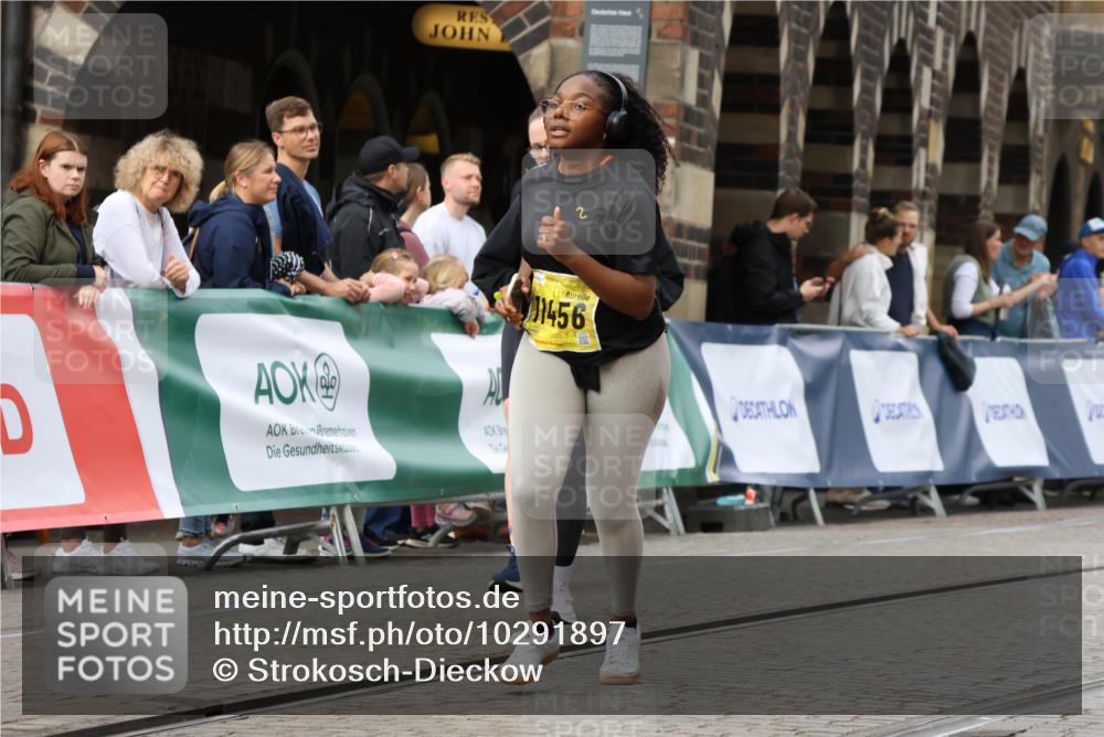 13.09.2026 - 21. swb-Marathon Bremen Strokosch-Dieckow http://msf.ph/oto/10291897 13.09.2026 11:16:59 Ziel 10679, 11274, 12102, 12158, 10295, 10335, 10999, 11355, 11461, 11495, 11653, 11672, 12101, 12287 meine-sportfotos.de