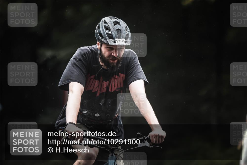 13.09.2026 - Stadtparktriathlon H.Heesch http://msf.ph/oto/10291900 13.09.2026 12:43:19 Radfahren 1077, 1195, 1229, 1301 meine-sportfotos.de