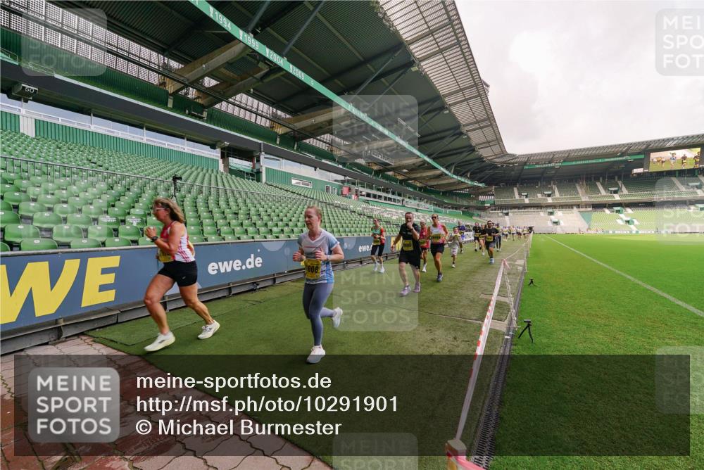 13.09.2026 - 21. swb-Marathon Bremen Michael Burmester http://msf.ph/oto/10291901 13.09.2026 10:27:05 Laufen im Stadion 10096, 10142, 10172, 10210, 10214, 10223, 10228, 10231, 10269, 10289, 10310, 10318, 10319, 10342, 10352, 10398, 10436, 10445, 10447, 10454, 10464, 10489, 10504, 10514, 10536, 10541, 10566, 10583, 10628, 10638, 10735, 10742, 10744, 10806, 10807, 10846, 10860, 10866, 10873, 10897, 10898, 10956, 10987, 10992, 11015, 11019, 11060, 11063, 11076, 11088, 11110, 11111, 11130, 11135, 11148, 11155, 11187, 11193, 11199, 11209, 11232, 11279 meine-sportfotos.de