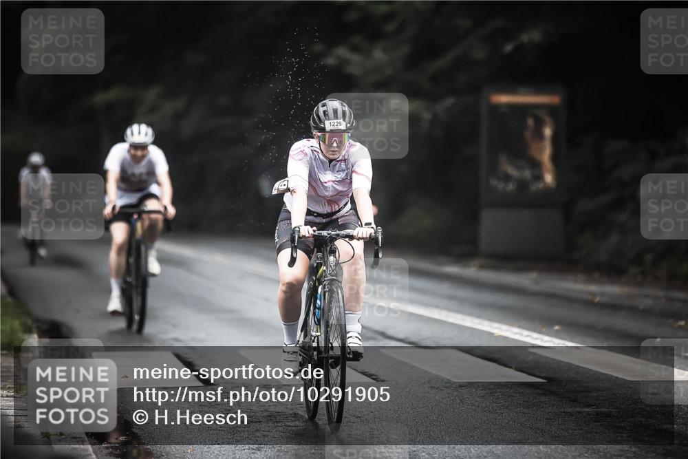 13.09.2026 - Stadtparktriathlon H.Heesch http://msf.ph/oto/10291905 13.09.2026 12:43:24 Radfahren 1077, 1104, 1113, 1195, 1199, 1229 meine-sportfotos.de