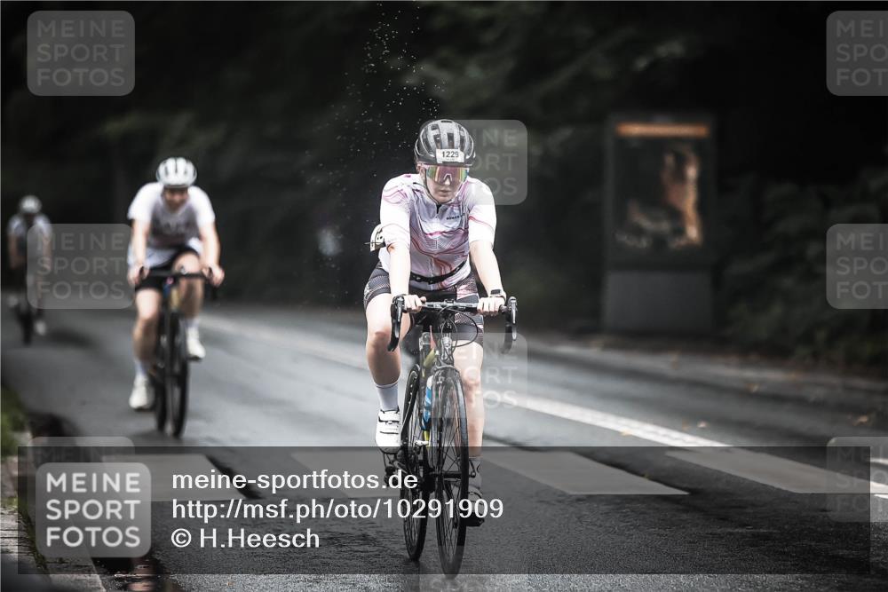 13.09.2026 - Stadtparktriathlon H.Heesch http://msf.ph/oto/10291909 13.09.2026 12:43:24 Radfahren 1077, 1104, 1113, 1195, 1199, 1229 meine-sportfotos.de