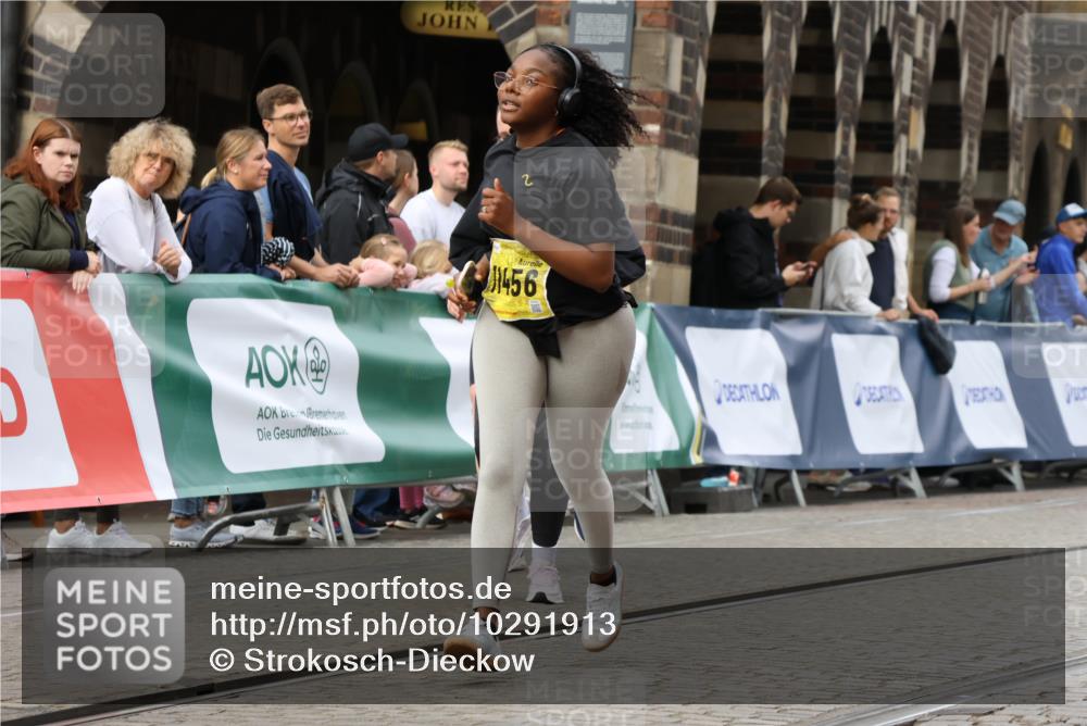 13.09.2026 - 21. swb-Marathon Bremen Strokosch-Dieckow http://msf.ph/oto/10291913 13.09.2026 11:16:59 Ziel 10679, 11274, 12102, 12158, 10295, 10335, 10999, 11355, 11461, 11495, 11653, 11672, 12101, 12287 meine-sportfotos.de