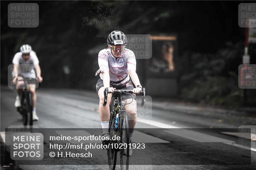 13.09.2026 - Stadtparktriathlon H.Heesch http://msf.ph/oto/10291923 13.09.2026 12:43:24 Radfahren 1077, 1104, 1113, 1195, 1199, 1229 meine-sportfotos.de